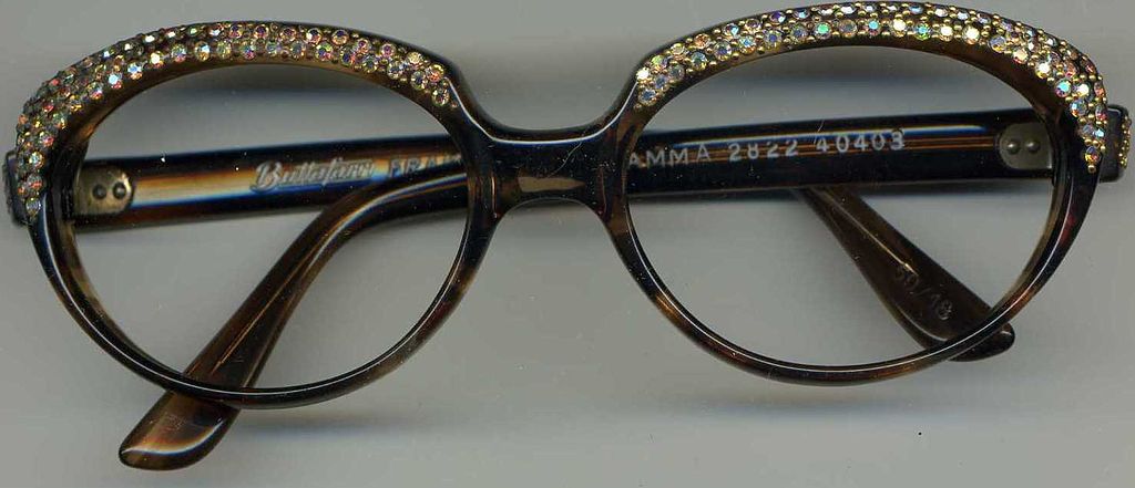 often credited with the modern comeback of these stylish 1950s frames.